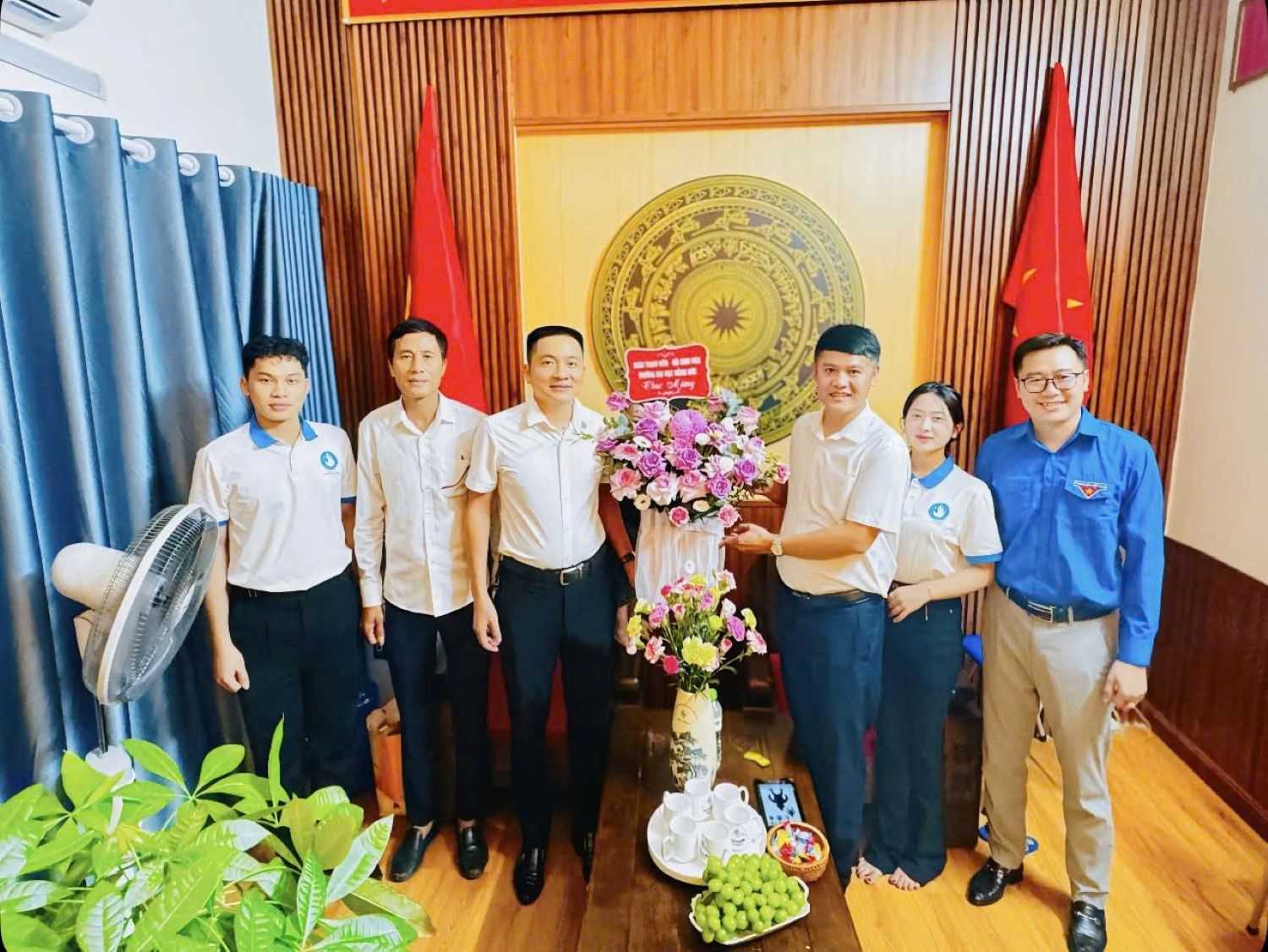 ĐOÀN THANH NIÊN – HỘI SINH VIÊN TRƯỜNG ĐẠI HỌC HỒNG ĐỨC CHÚC MỪNG NGÀY DOANH NHÂN VIỆT NAM NGÀY 13 THÁNG 10